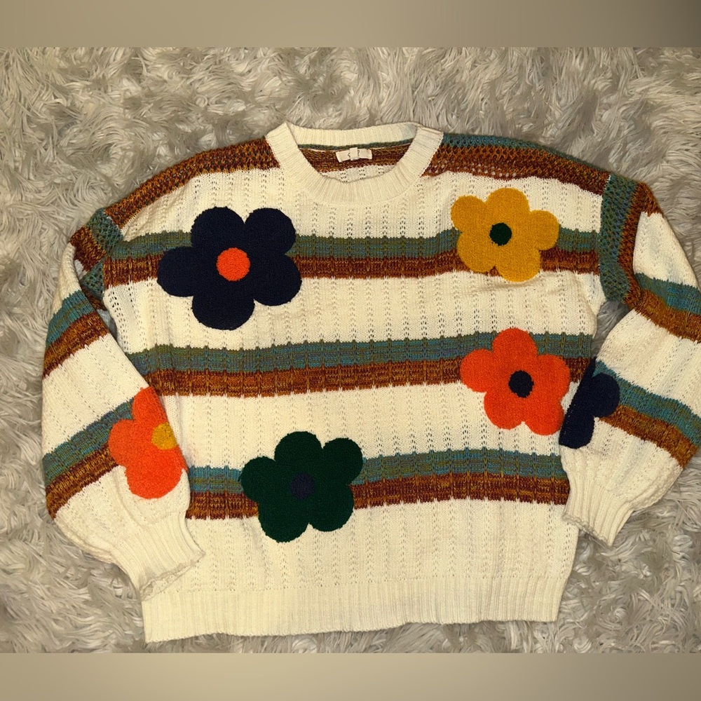 New Easel Floral Light weight sweater puff flowers. S,M,L - Picture 2 of 6